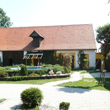 Hrazdeny Statek Mytinka Guest House ภายนอก รูปภาพ